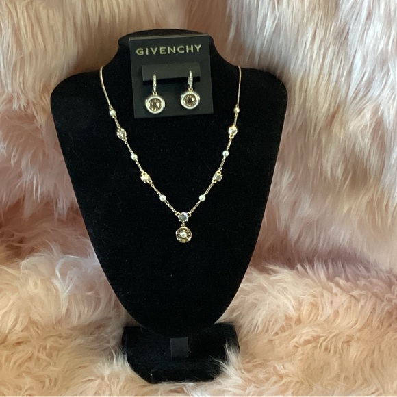 Givenchy Gold and Pearl Jewelry Set - Picture 5 of 5
